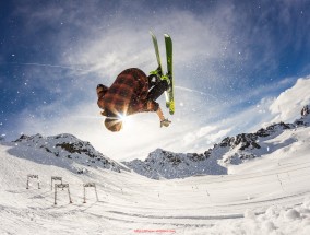 世俱杯直播-中超联赛郜林的精彩进球与球场表现